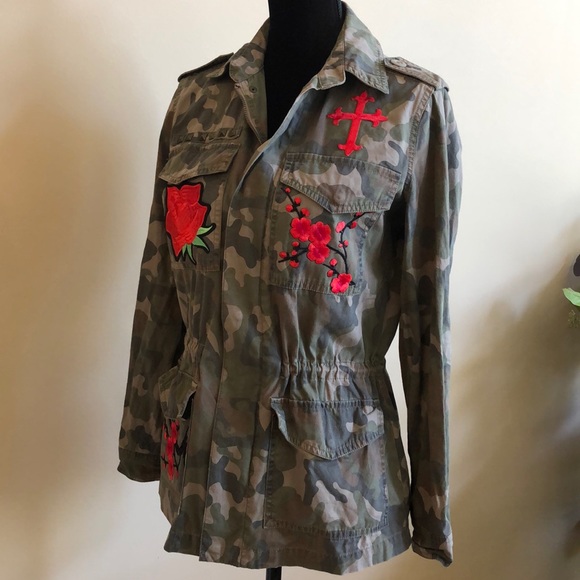 ⭐️⭐️NEW⭐️⭐️Camo Jacket Cross Cherry Blossom Roses Rolling Stones Patching NWT - Picture 2 of 9